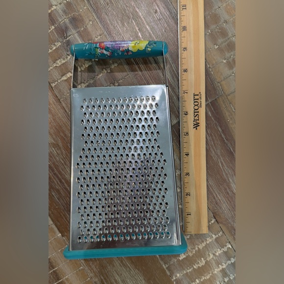 Pioneer woman Vintage style floral handle metal standing cheese grater - Picture 5 of 6